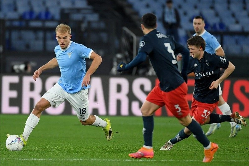 Lazio gặp khó trước Genoa