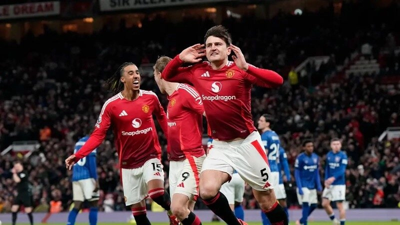Man United được đánh giá nhỉnh hơn Ipswich